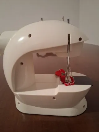 Mini Máquina de Coser Blanca