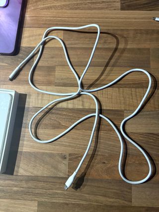 iPhone 14 + Fundas + Cargador 2m