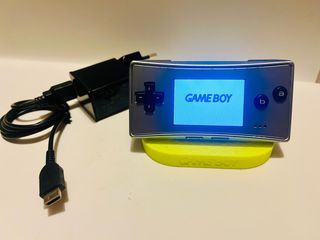 Nintendo GAME BOY MICRO con cargador y soporte