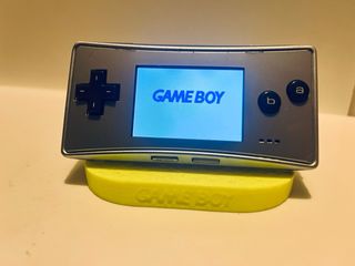 Nintendo GAME BOY MICRO con cargador y soporte
