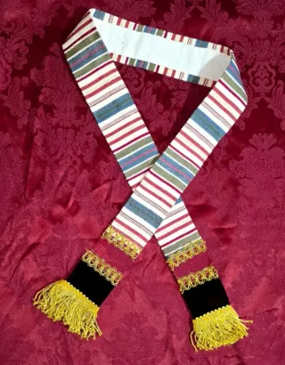 Cinturón de hebrea con flecos dorados