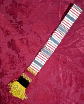 Cinturón de hebrea con flecos dorados