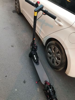 Patinete Eléctrico Negro y Rojo