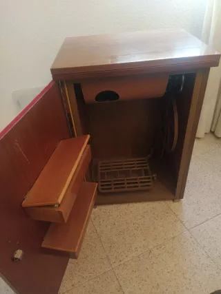 Máquina de coser Alfa antigua