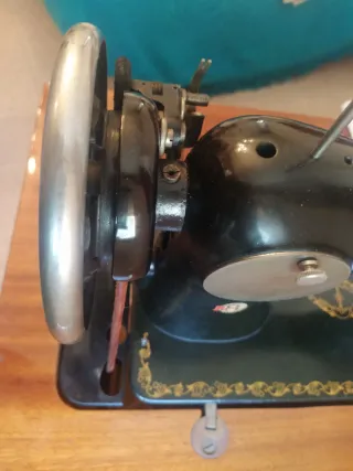 Máquina de coser Alfa antigua