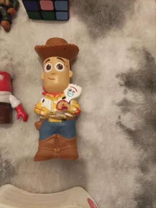 Colección de muñecos y juguetes