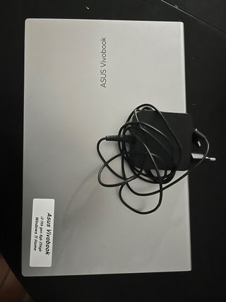 ASUS Vivobook Plata con Windows 11