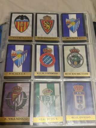 Álbum de cromos con colecciones clásicas de fútbol