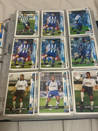 Álbum de cromos con colecciones clásicas de fútbol