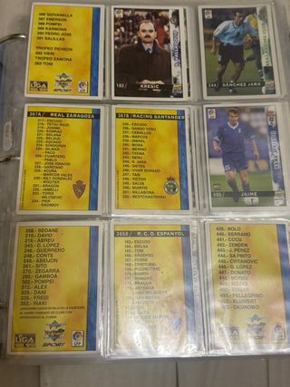 Álbum de cromos con colecciones clásicas de fútbol