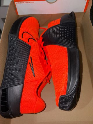 Nike Metcon 9 - Naranja y Negro