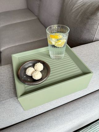 Bandeja reposabrazos sofá personalizable