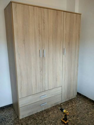 Armarios con cajones y estantes