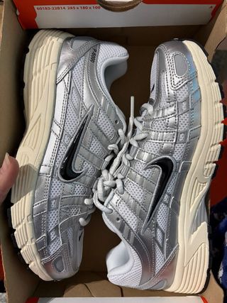 Nike P-6000 Plata y Blanco
