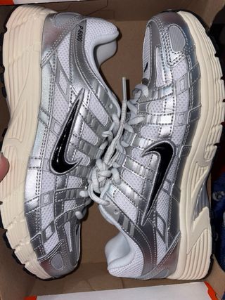 Nike P-6000 Plata y Blanco