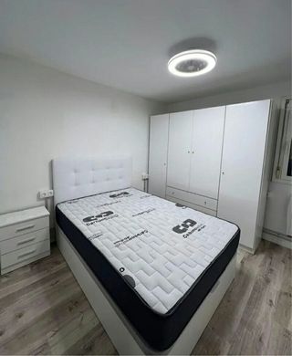 Canapés , colchones , cabezales, mesitas