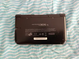 Nintendo 3DS XL Negra + Accesorios y Juegos