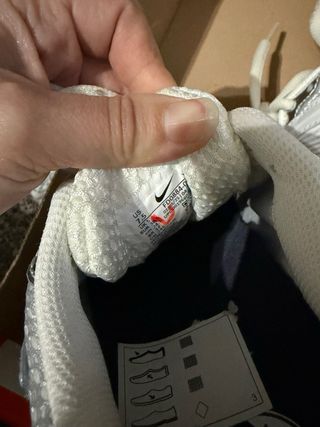 Nike Vomero 5 Gris y Plateado