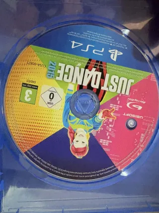 PS4 Slim Negra 1TB + 4 Accesorios y Juegos