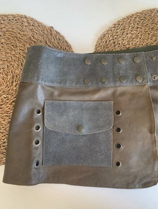 Minifalda de cuero verde