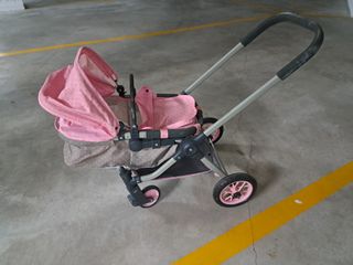 Carrito de bebé de juguete rosa