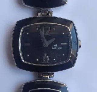 Reloj Lotus Negro y Plateado