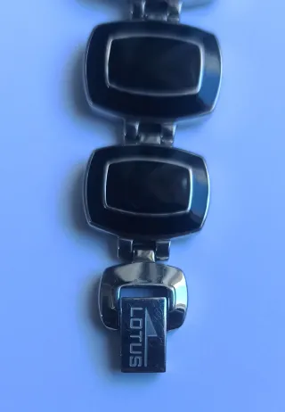 Reloj Lotus Negro y Plateado