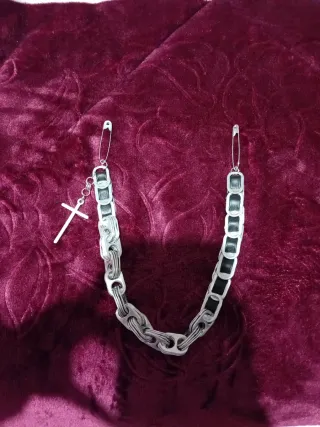 Corrente Punk para Calças com Cruz