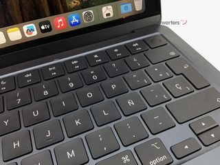 portatil apple apple macbook air m4 10-core 4.4 13 (8gpu) (2025) (a3240)