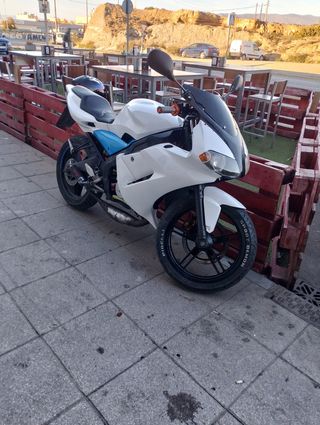 Yamaha TZR 50cc Deportiva Blanca y Azul