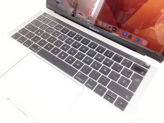 portatil apple apple macbook pro core i5 3.3 13 touchbar (2017) (a1706)