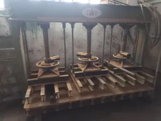 Prensa de platos carpintería