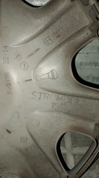 Tapacubo Renault Laguna.