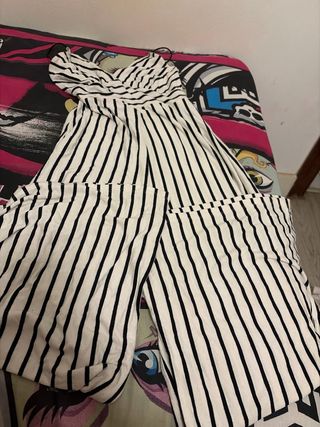 Mono rayas blanco y negro