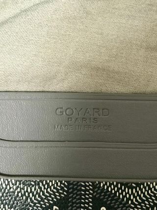 Tarjetero Goyard gris
