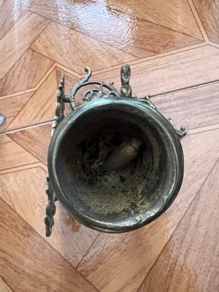 Campanilla antigua de bronce de pared