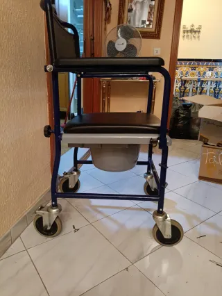Silla de ruedas para baño , poco uso
