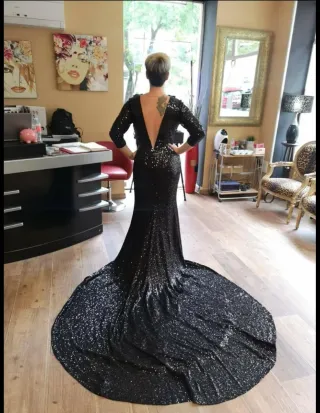 Vestido de fiesta negro lentejuelas.