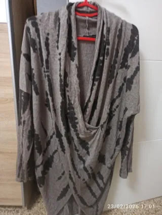Jersey gris y negro