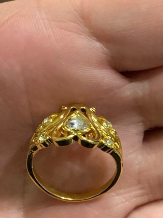 Anello in oro meraviglioso e brillante misura 8
