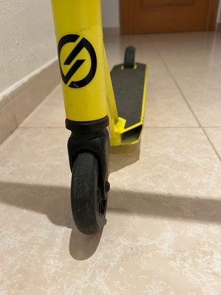 Patinete amarillo Decathlon