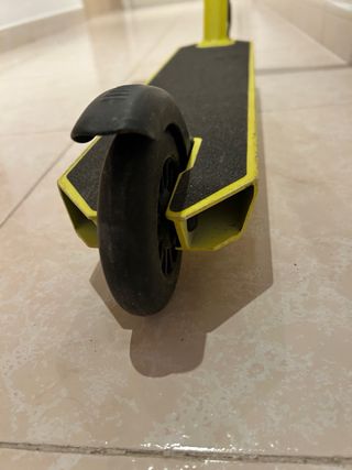 Patinete amarillo Decathlon