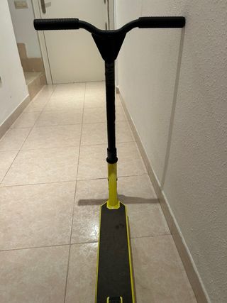 Patinete amarillo Decathlon