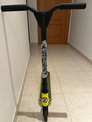 Patinete amarillo Decathlon