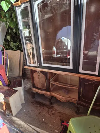 VITRINA antigua EN PROCESO DE RESTAURACIÓN