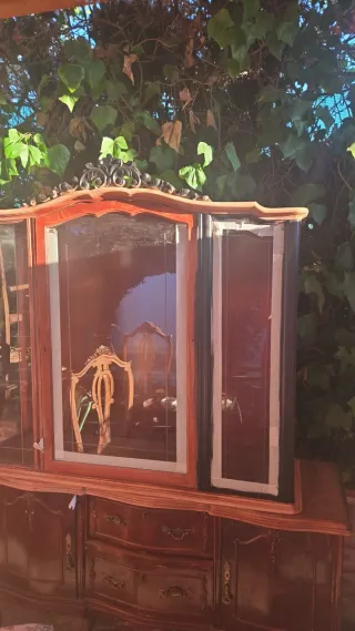 VITRINA antigua EN PROCESO DE RESTAURACIÓN
