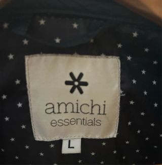 Plumífero azul marino con capucha