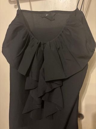 Camiseta H&M volantes negra talla 44