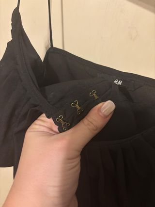 Camiseta H&M volantes negra talla 44