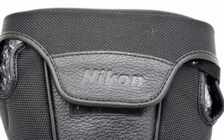 Custodia morbida Nikon per reflex